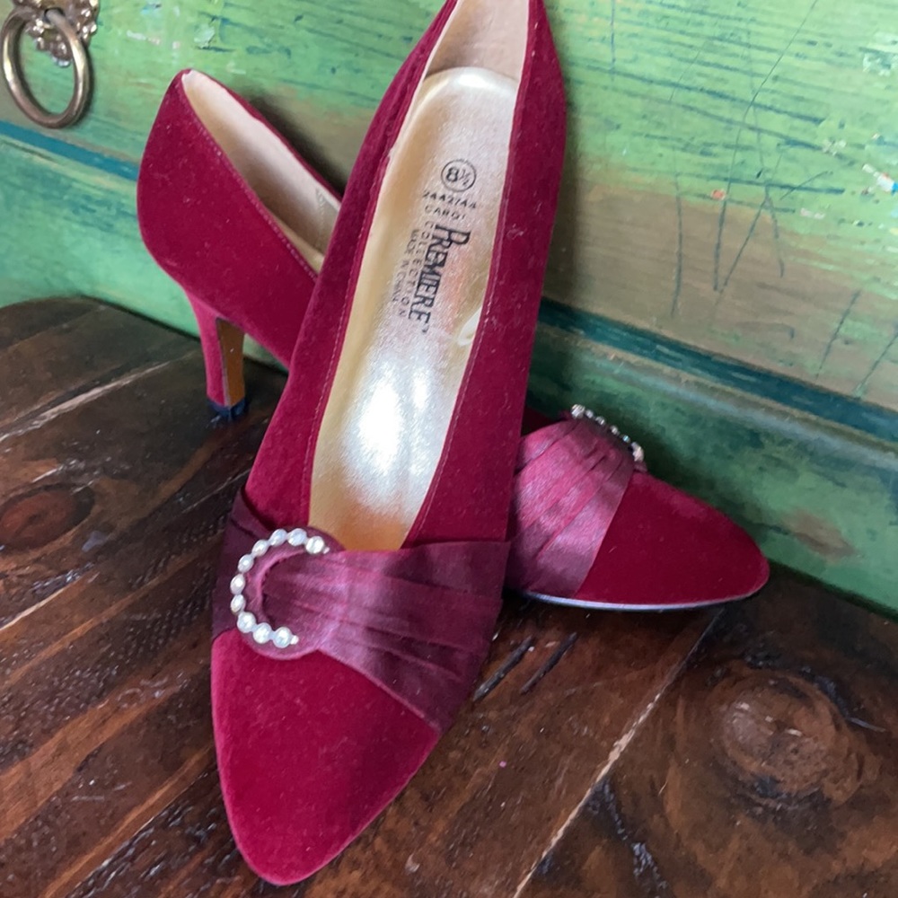Red premiere collection velvet heels 8.5